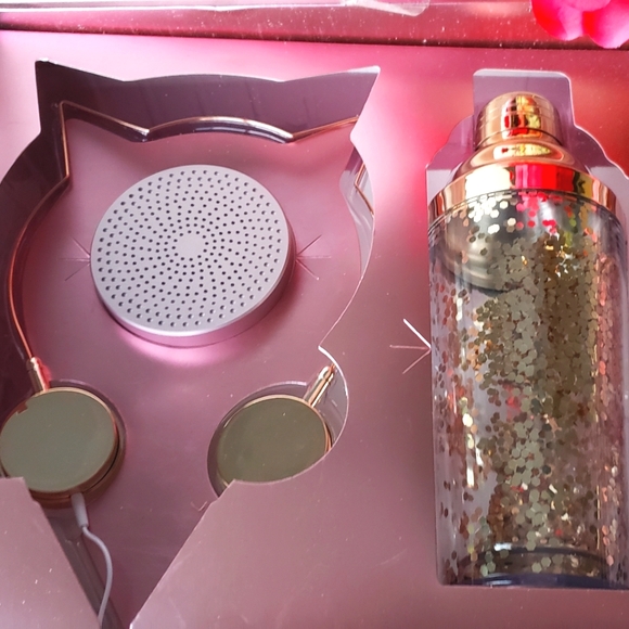 Party Girl 6 Piece Set w/Headphones - Picture 7 of 11